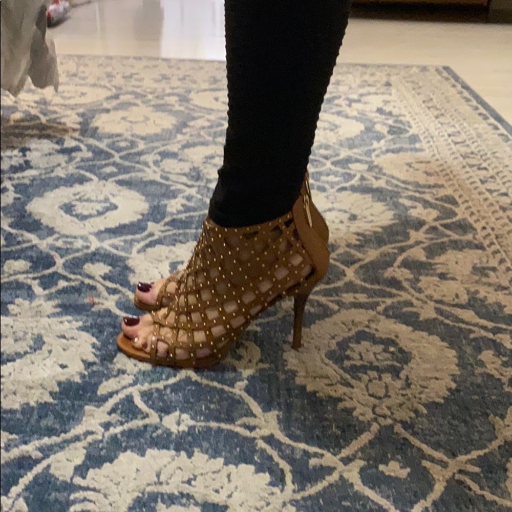 Heels - Picture 3 of 8